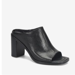 Sofft Safire stacked heel slide